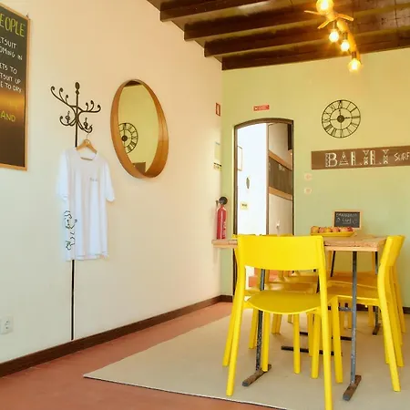 Balili Surf House Pensión