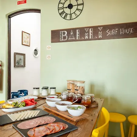 Balili Surf House Pensión