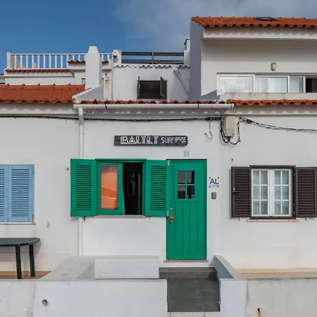 Balili Surf House Pensión