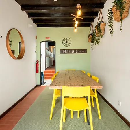 Balili Surf House Pensión