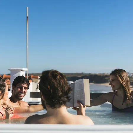 Balili Surf House Pensión
